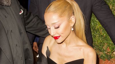 بالأسود اللامع | أريانا جراندي تتألق في ظهورها الأخير في نيويورك (صور) 