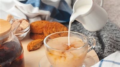 4 فئات ممنوعة من تناول الشاي بالحليب