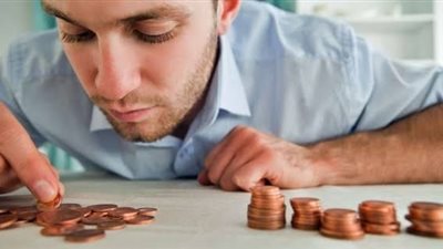 كيف اتعامل مع خطيبي البخيل؟ 4 حيل نفسية 