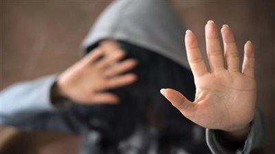 ذئب بشري يعتدي على ابنته ويعاشرها في الدقهلية.. والفتاة تعترف بحملها