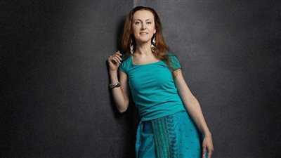 قصف أوكراني ينهي حياة ممثلة روسية على الهواء (فيديو)