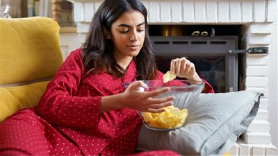 حلمت إني آكل الشيبسى في المنام «ما تفسير ذلك؟»