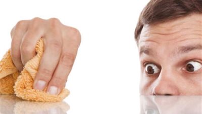 كيف اتعامل مع زوجي المهووس بالنظافة؟ 5 حلول مجدية