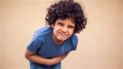 كيفية علاج قيء الأطفال المستمر | 6 نصائح مجدية