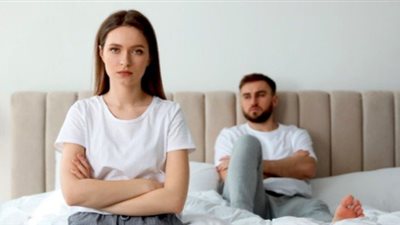 5 نصائح للتعامل مع الزوج البارد عاطفيًا (إنفوجراف)