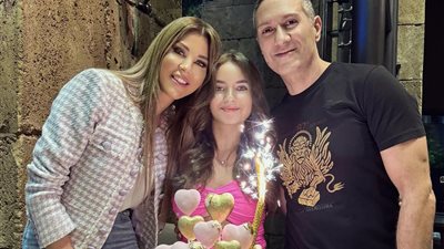 رغم الانفصال| كارلا حداد وطوني أبو جودة يحتفلان بعيد ميلاد ابنتهما في جو عائلي (صور)