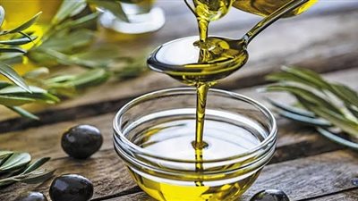 4 طرق للتميز بين زيت الزيتون الأصلي والمغشوش