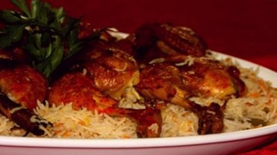 من المطبخ الخليجي | طريقة عمل المندي بالدجاج والمكسرات 