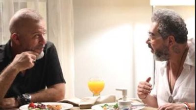 شريف منير يروي تفاصيل اللحظات الأخيرة بحياة طارق عبد العزيز| فيديو