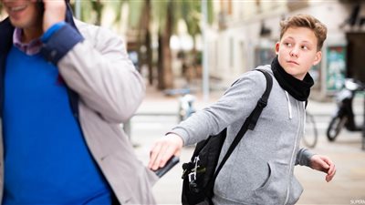 كيف أمنع ابني المراهق من السرقة؟ 6 حلول ناجزة