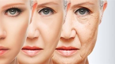 4 أغذية تجعل المرأة أصغر سنًا