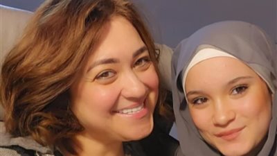 أزمات مروة عبد المنعم من قضية الخادمة والطلاق حتى حجاب ابنتها