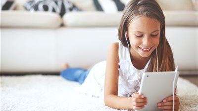 4 أفكار ذكية تخلص طفلك من إدمان الهاتف