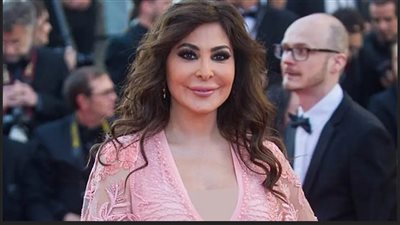 وصلة رقص بين إليسا ويسرا في مهرجان البحر الأحمر (فيديو)