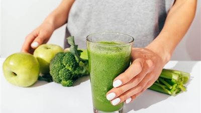 عصير الكرفس وصفة طبية لكبار السن | 4 فوائد مذهلة 