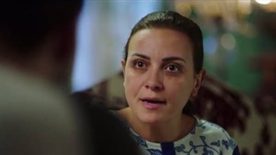 أول فيديو يوثق لحظة انهيار ريهام عبد الغفور بعد وفاة والدها