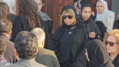 نجوم الفن يودعون ناهد فريد شوقي إلى مثواها الأخير (صور)