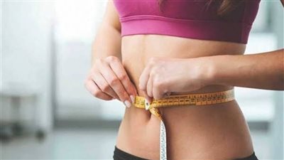 كيفية إبراز منحنيات الجسم للفتاة النحيفة (إنفوجراف)