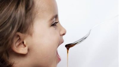 4 فوائد للعسل الأسود للأطفال الرضع 