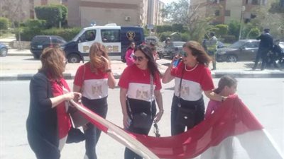 5 إكسسورات أنيقة تزينت بها الفتيات أمام اللجان الانتخابية