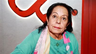 حمدة خميس | إماراتية من مؤسسات الشعر الحديث في الخليج