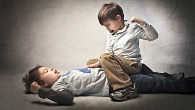 كيف اتصرف مع ابني سريع الغضب؟ 3 نصائح 