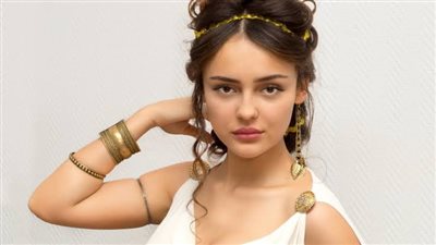 مميزات المرأة اليونانية أبرزها «الكرم وطيبة القلب»