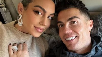 جورجينا رودريجيز تفاجئ جمهورها بالعباية السعودية في مدينة العلا (صور)