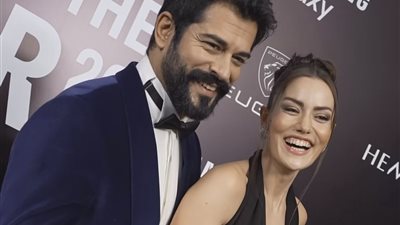 بوراك أوزجيفيت وفهرية أفجان يخطفان الأنظار في حفل مجلة GQ (صور)