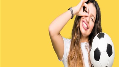  تفسير رؤية لعب الكرة في المنام للعزباء والحامل