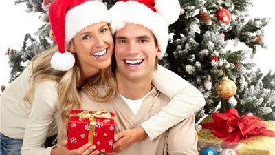 4 أفكار ذكية لاستعادة رومانسية زواجك في ليلة الكريسماس