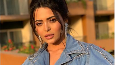 أسماء جلال بفستان كيلسي ميريت في ختام مهرجان الجونة (صور)