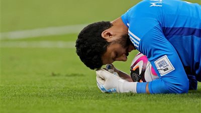 محمد الشناوي يرد على أنباء انتقاله للدوري السعودي بعد مباراة الأهلي وأوراوا