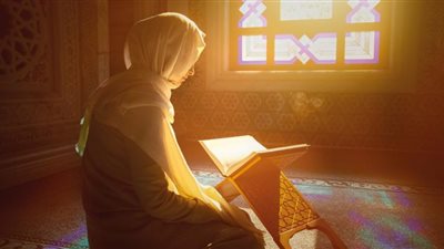 ما حكم ترك سجدة التلاوة أثناء قراءة القرآن؟ «الإفتاء تُجيب»