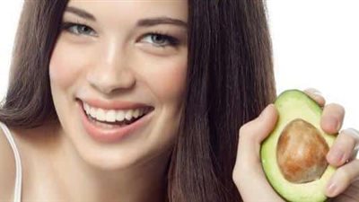 5 فوائد جمالية وصحية يمنحها الأفوكادو للمرأة 