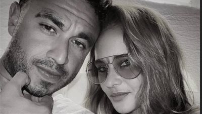 أول تعليق من هشام عاشور على أنباء انفصاله عن نيلي كريم 