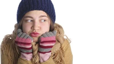 5 أسباب مرضية وراء الإصابة ببرودة الأطراف