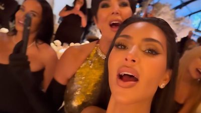 عائلة كارداشيان تخطف الأنظار في الاحتفال السنوي بالكريسماس (صور)