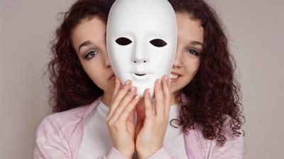 3 أسباب لانفصام الشخصية قد تكوني مصابة بواحدة منها