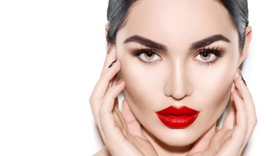 لصاحبات العيون العسلية | مكياج بظلال ملونة لنظرات ساحرة