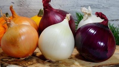 3 فروقات بين البصل الأبيض والأحمر