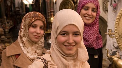 4 مميزات تختص بها المرأة الليبية (إنفوجراف)