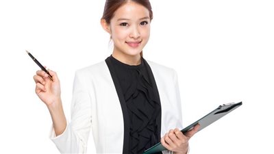 تفسير رؤية القلم في المنام للعزباء والحامل