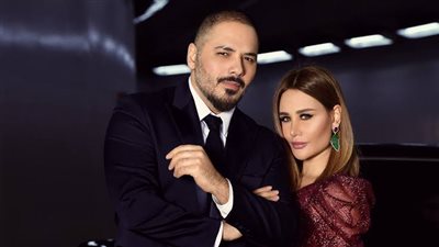 رامي عياش يحتفل بعيد زواجه العاشر بحفلة زفاف جديدة (صور)