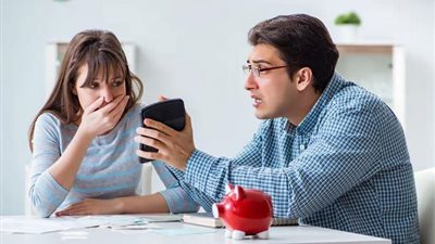 ما حكم طلب الطلاق من الزوج البخيل؟ «الإفتاء تُجيب»