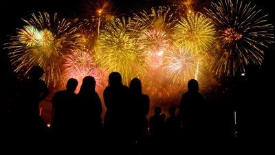 ما حكم استعمال المفرقعات للاحتفال برأس السنة؟ «الإفتاء تُجيب»