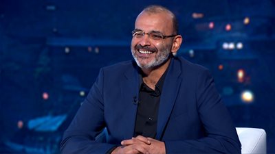 معرفش حد بالإسم ده.. أول تعليق من أيمن بهجت قمر بعد أنباء انفصاله