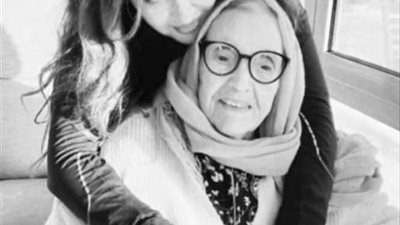 لطيفة تنعى والدتها بكلمات مؤثرة