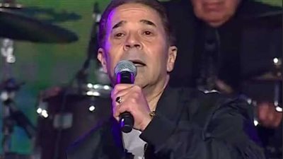 مدحت صالح يشارك بصمته على حائط المشاهير في الرياض (صور)