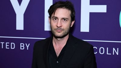 مصري يفوز بجائزة أفضل سيناريو في «جولدن جلوب».. من هو؟